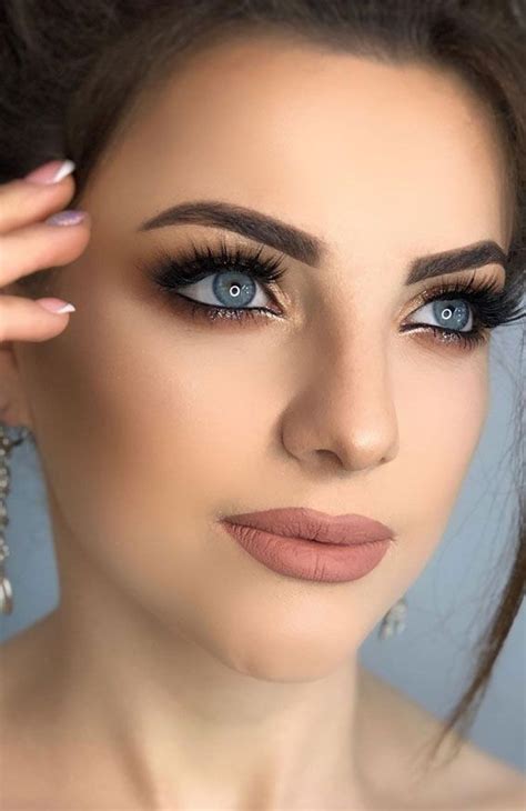 attractive eyeshadow looks blue eyes.